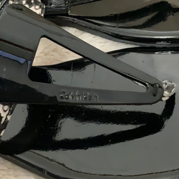 Calvin Klein Women’s Sandals Black with faux snake print straps, Size 8 - Picture 7 of 7